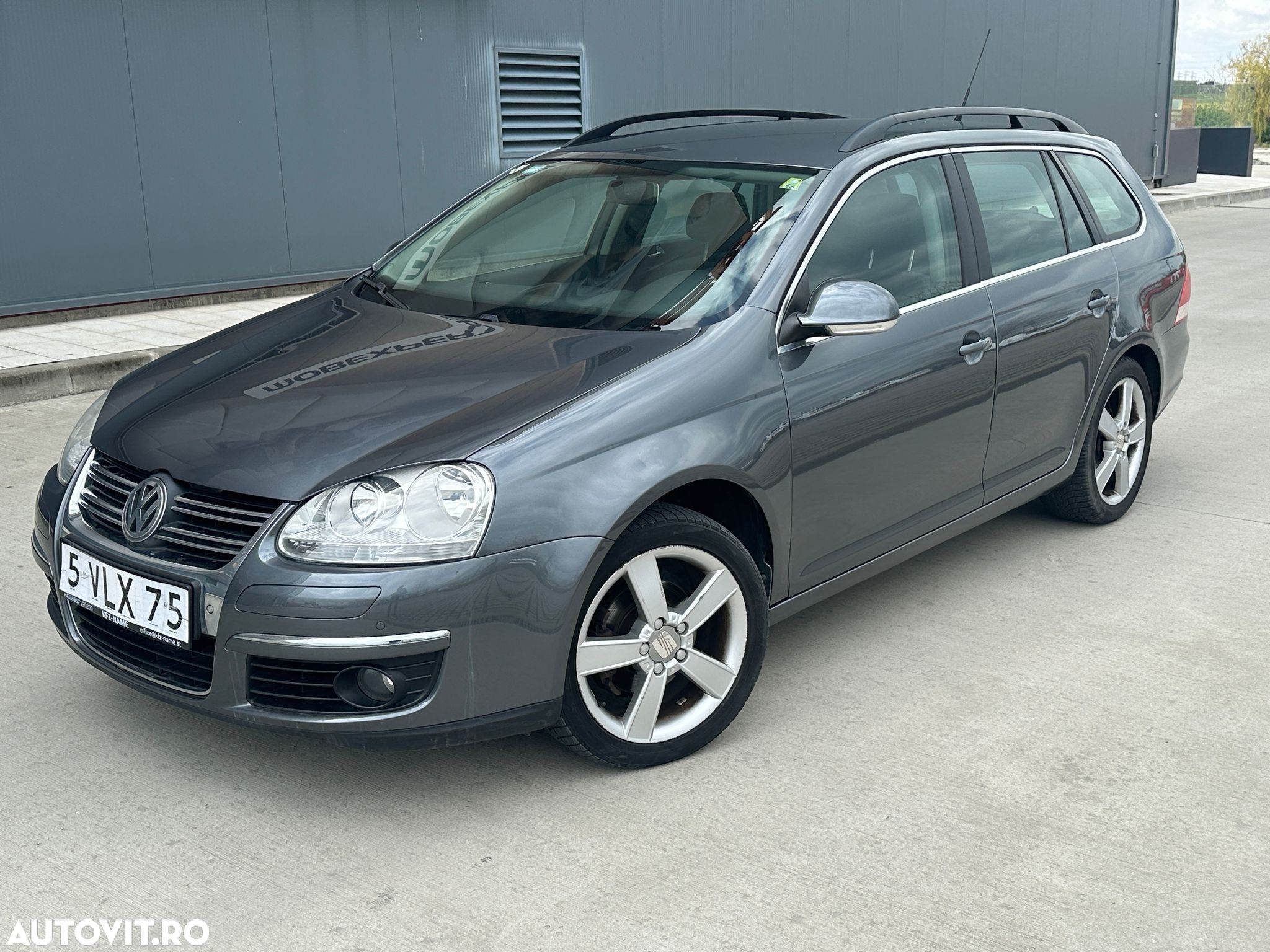 Volkswagen Golf 1.9 TDI DPF DSG Comfortline - 1