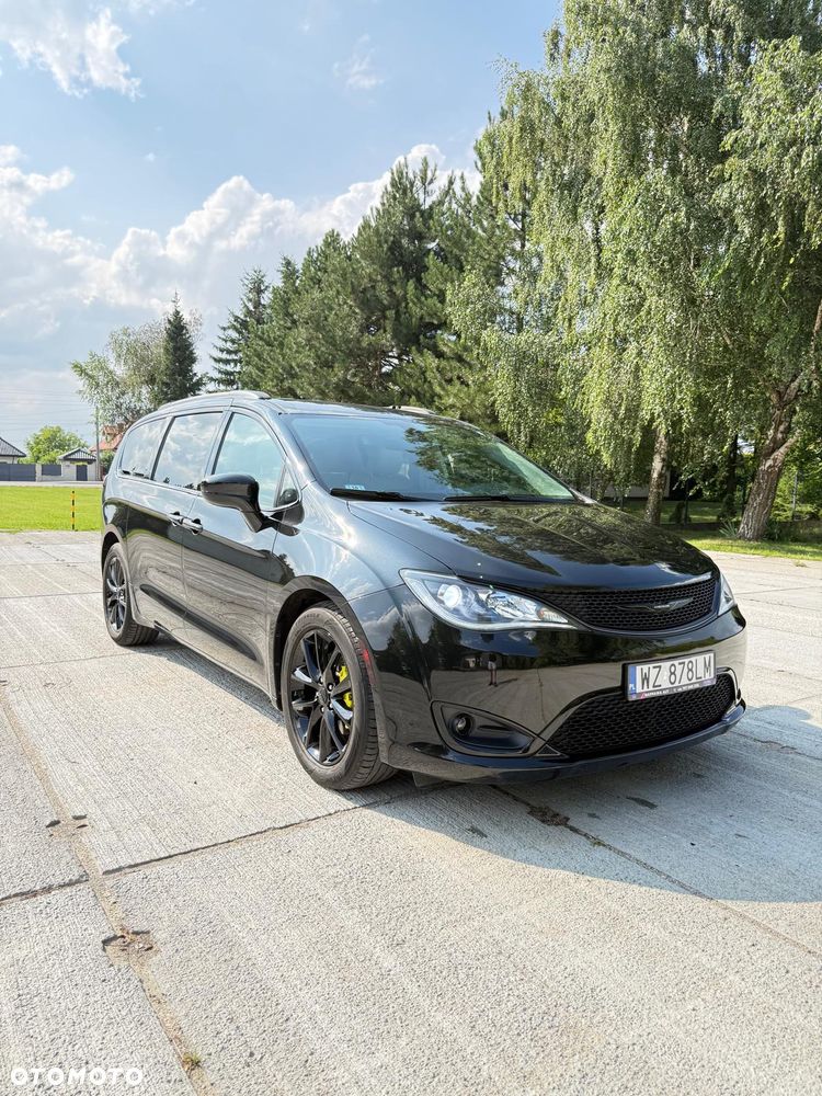 Chrysler Pacifica - 1
