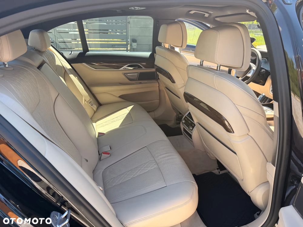 BMW Seria 7 740d xDrive - 15