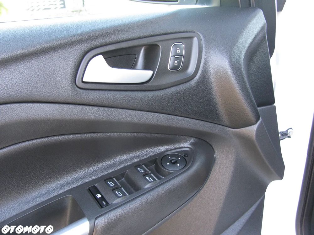 Ford Kuga 1.5 EcoBoost 2x4 Trend - 23