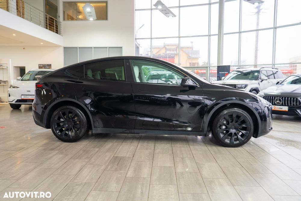 Tesla Model Y - 7