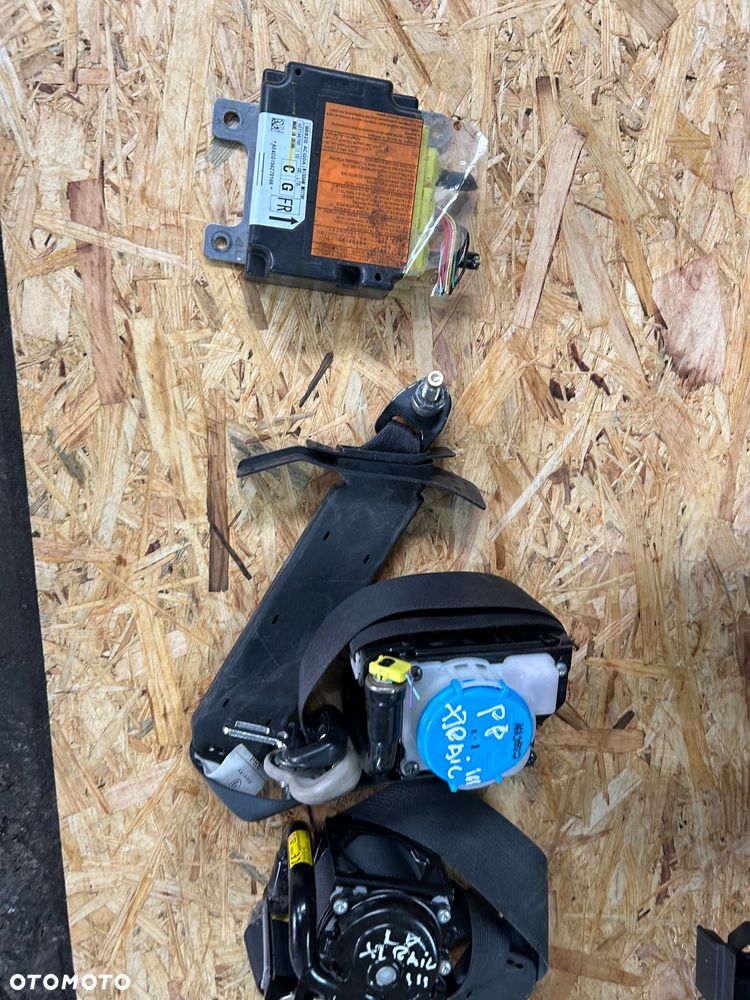 Nissan X-trail III T32 konsola deska rozdzielcza 2014- pasy napinacze oryginał poduszka powietrzna - 2