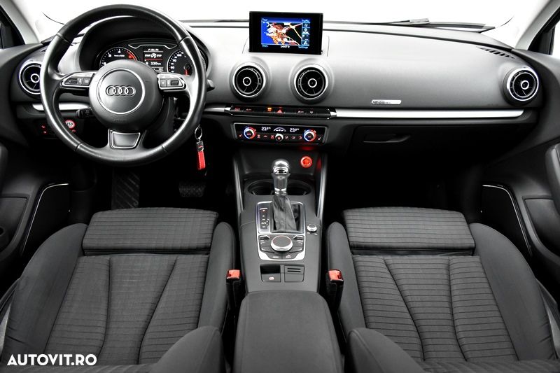 Audi A3 2.0 TDI quattro S tronic Sport - 4