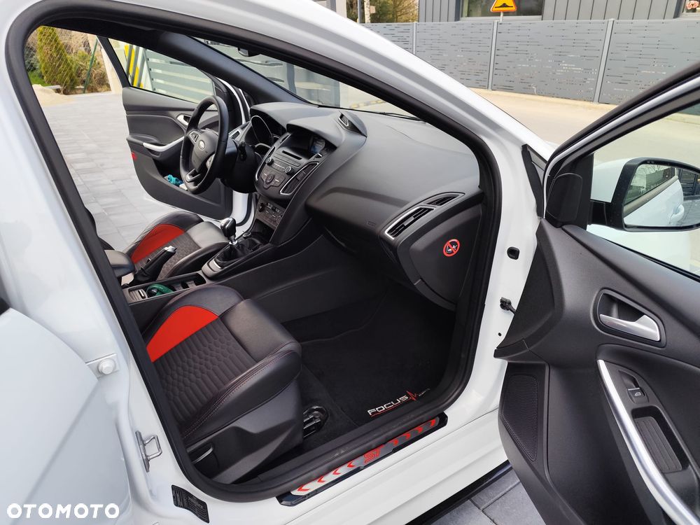 Ford Focus 2.0 EcoBoost ST - 10