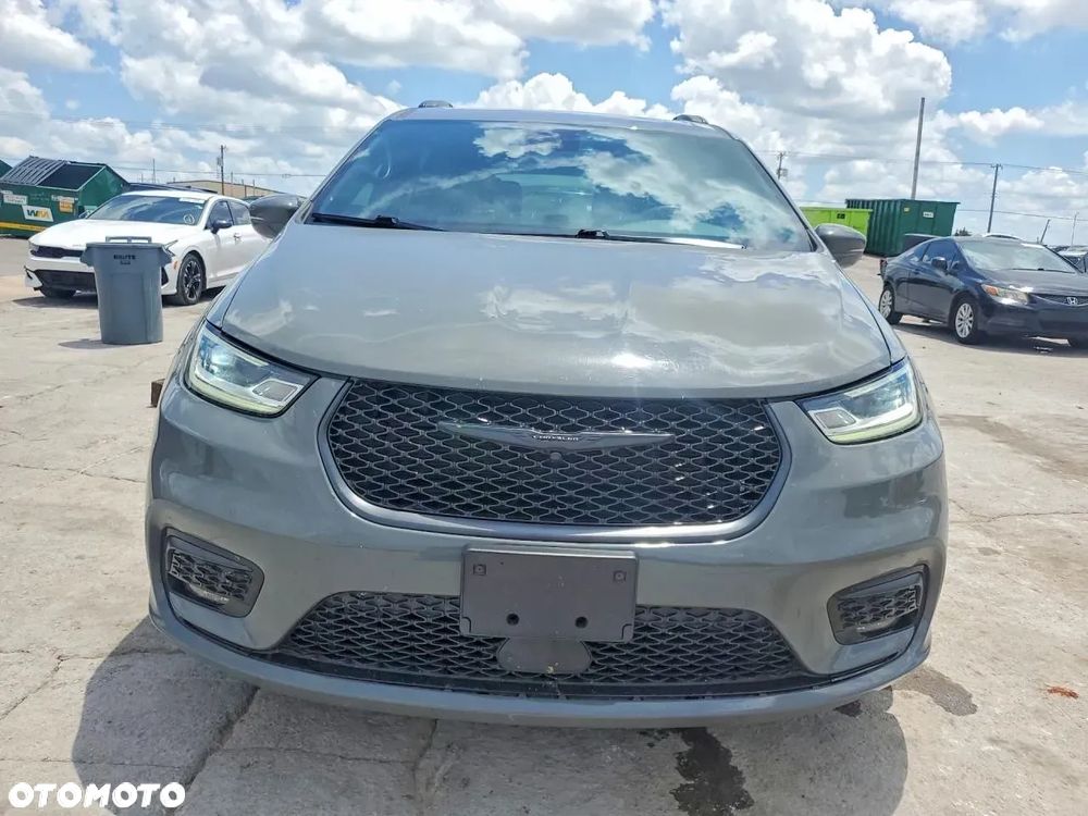 Chrysler Pacifica - 3