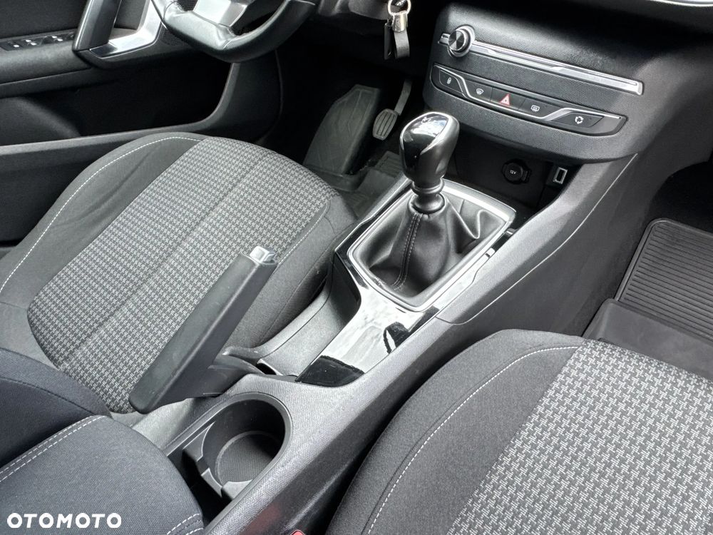 Peugeot 308 1.2 PureTech GPF Active Pack S&S - 17
