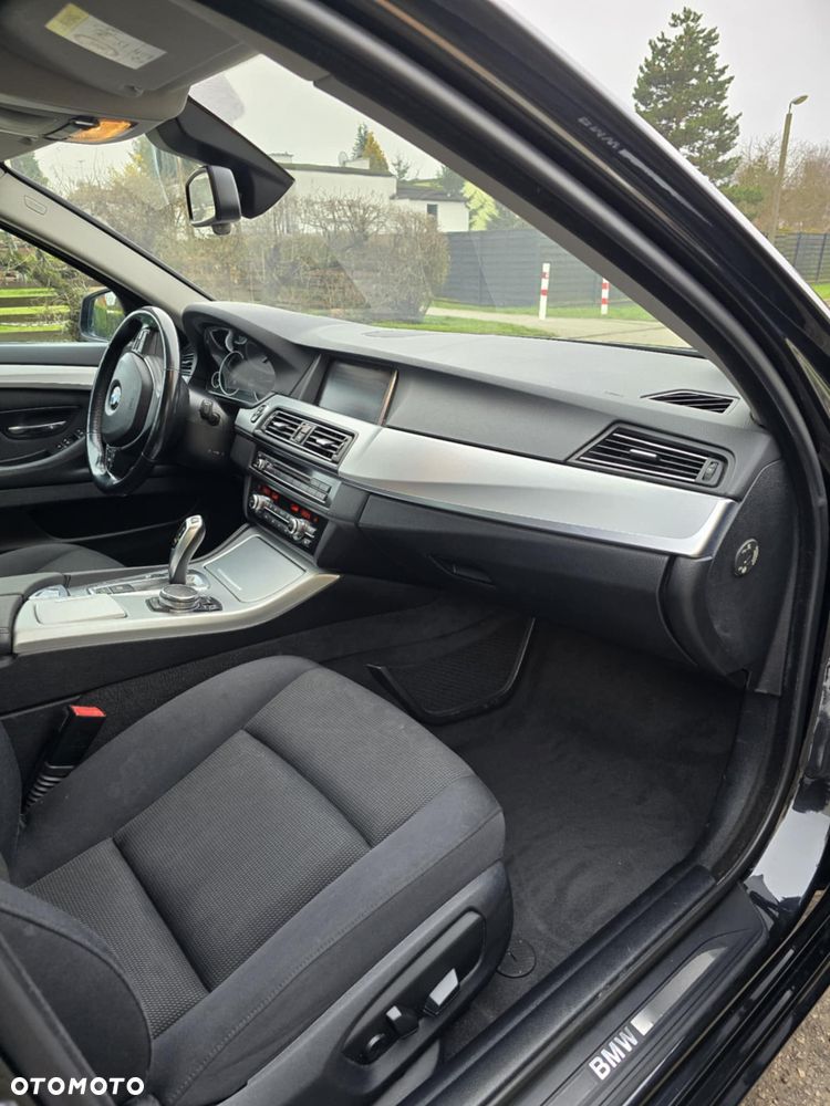 BMW Seria 5 520d - 24