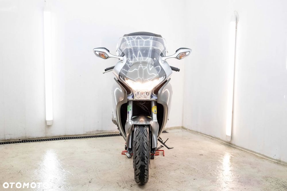 Honda VFR - 4