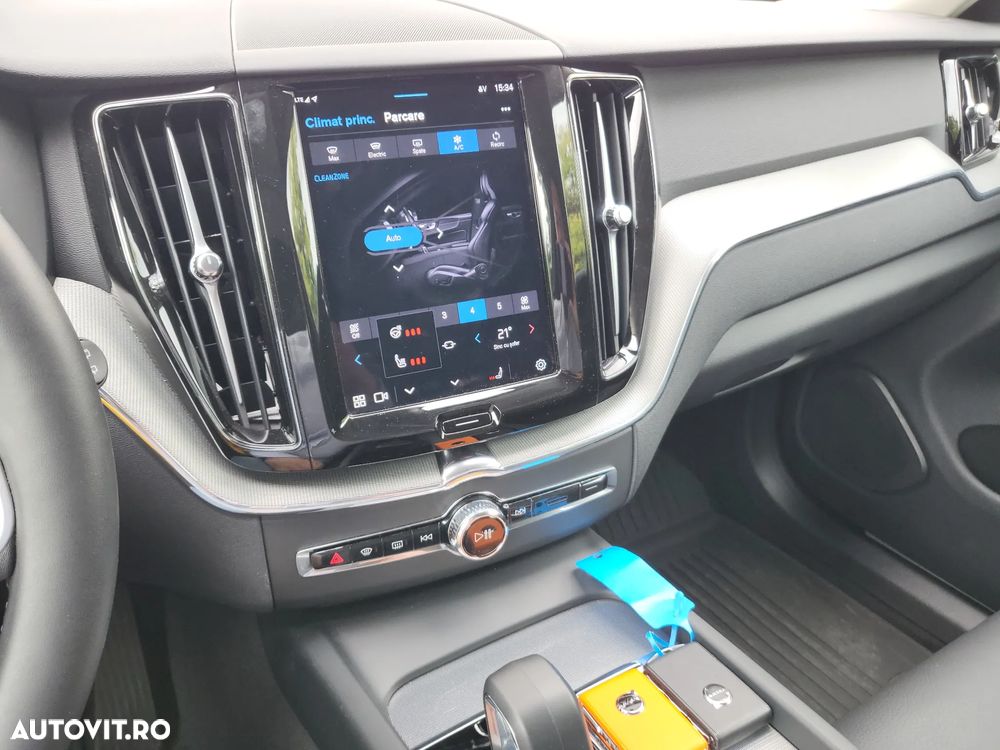 Volvo XC 60 B5 AT AWD MHEV Plus Dark - 19