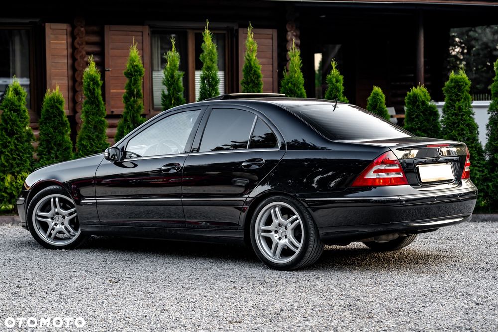 Mercedes-Benz Klasa C 320 4Matic Avantgarde Sport Edition - 11