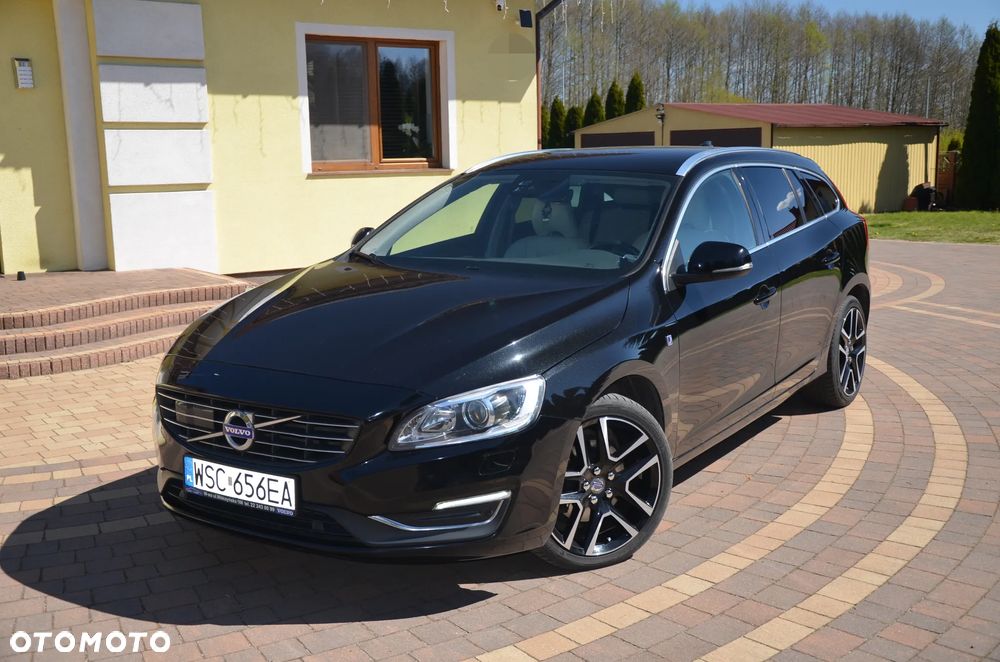 Volvo V60 B4 D R-Design - 2
