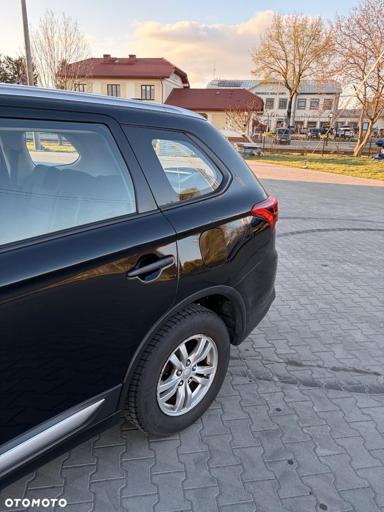 Mitsubishi Outlander 2.0 Invite + 2WD - 4