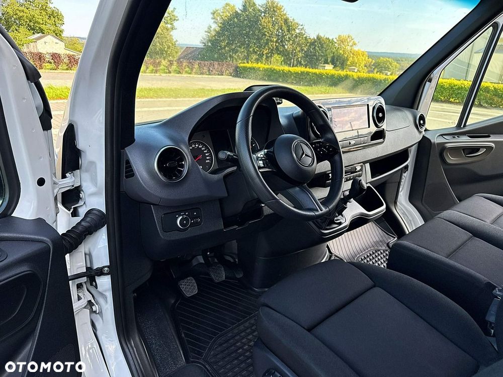 Mercedes-Benz Sprinter - 22