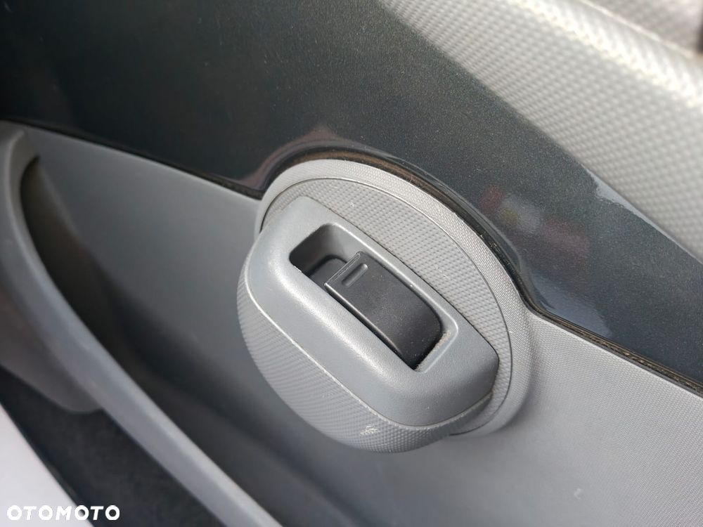 Peugeot 107 1.0 Happy - 31
