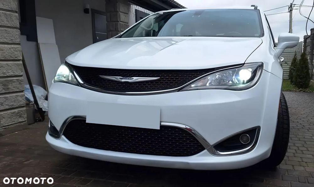 Chrysler Pacifica - 2