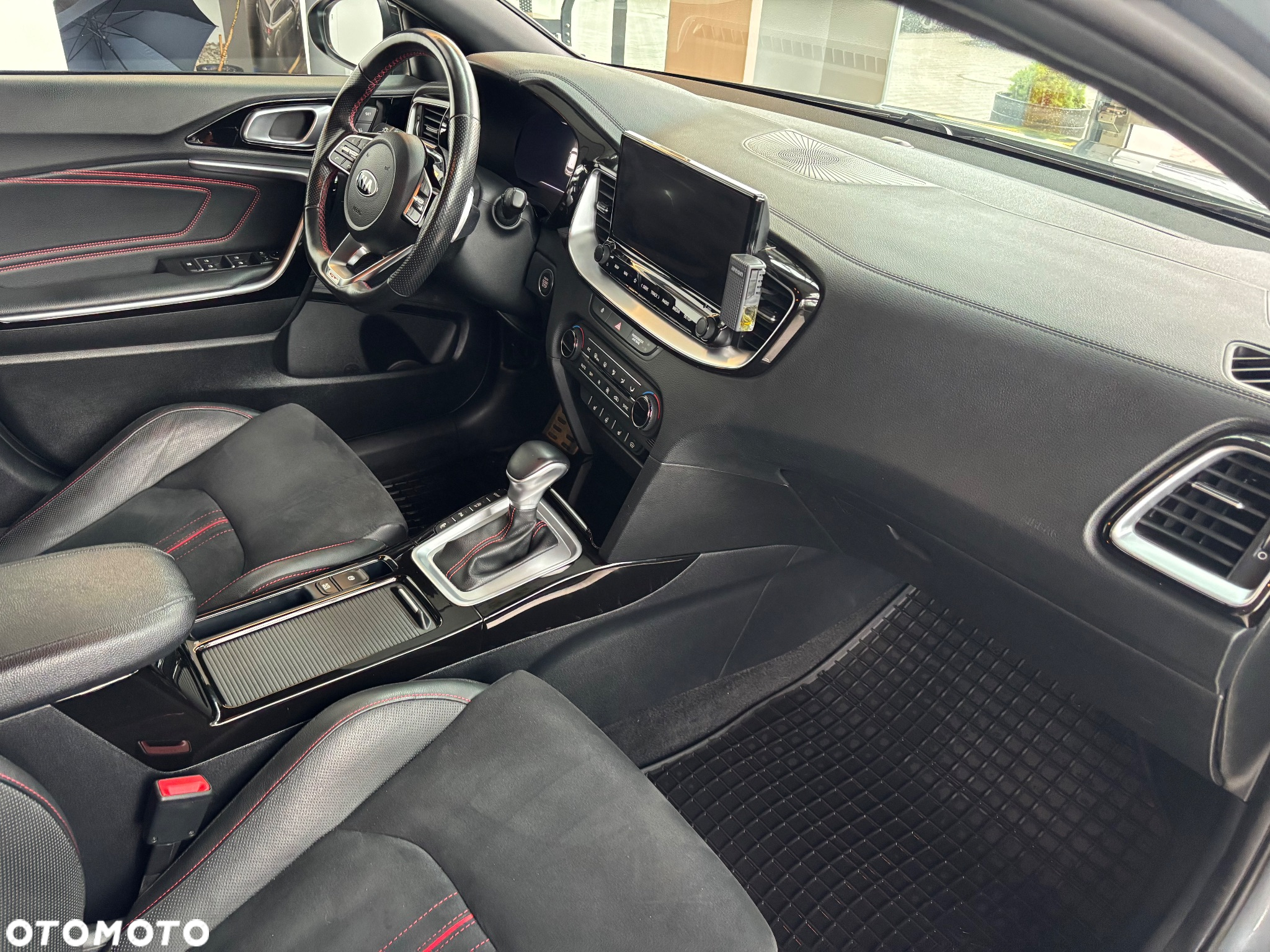 Kia ProCeed 1.6 T-GDI GT DCT - 14
