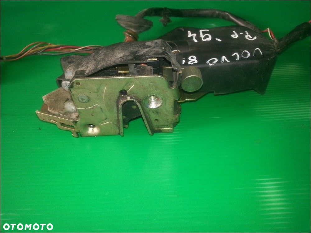 ZAMEK PRAWY PRZÓD DRZWI VOLVO 850 - 3