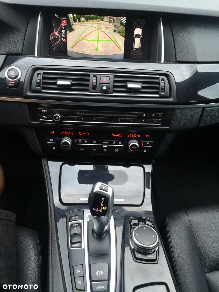 BMW Seria 5 525d xDrive - 16
