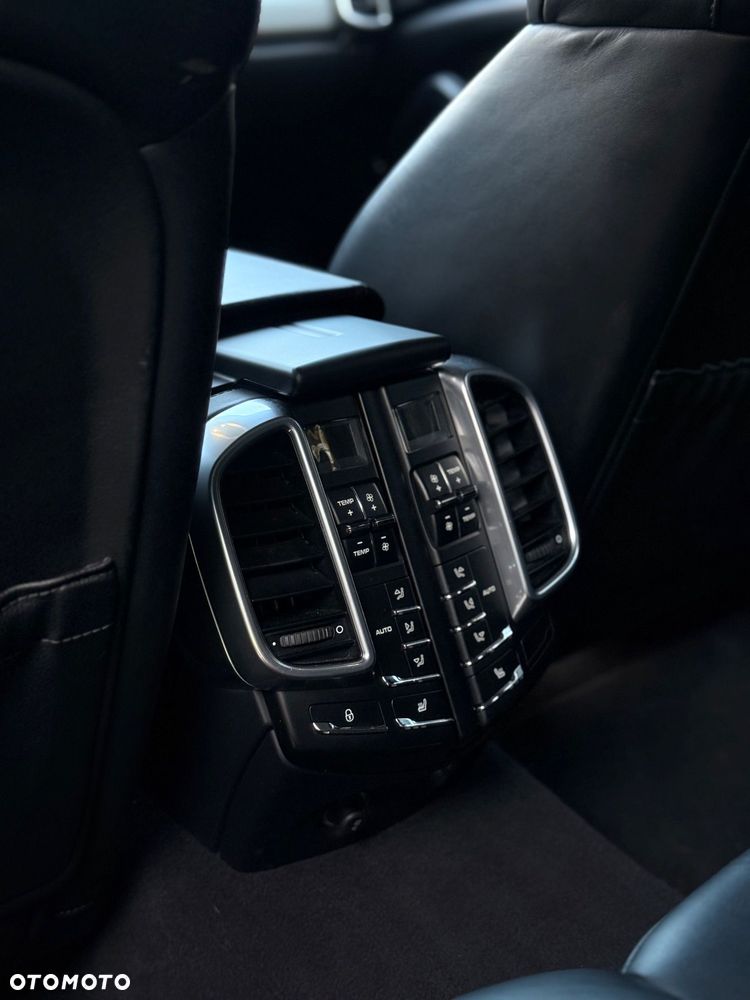 Porsche Cayenne Turbo - 19