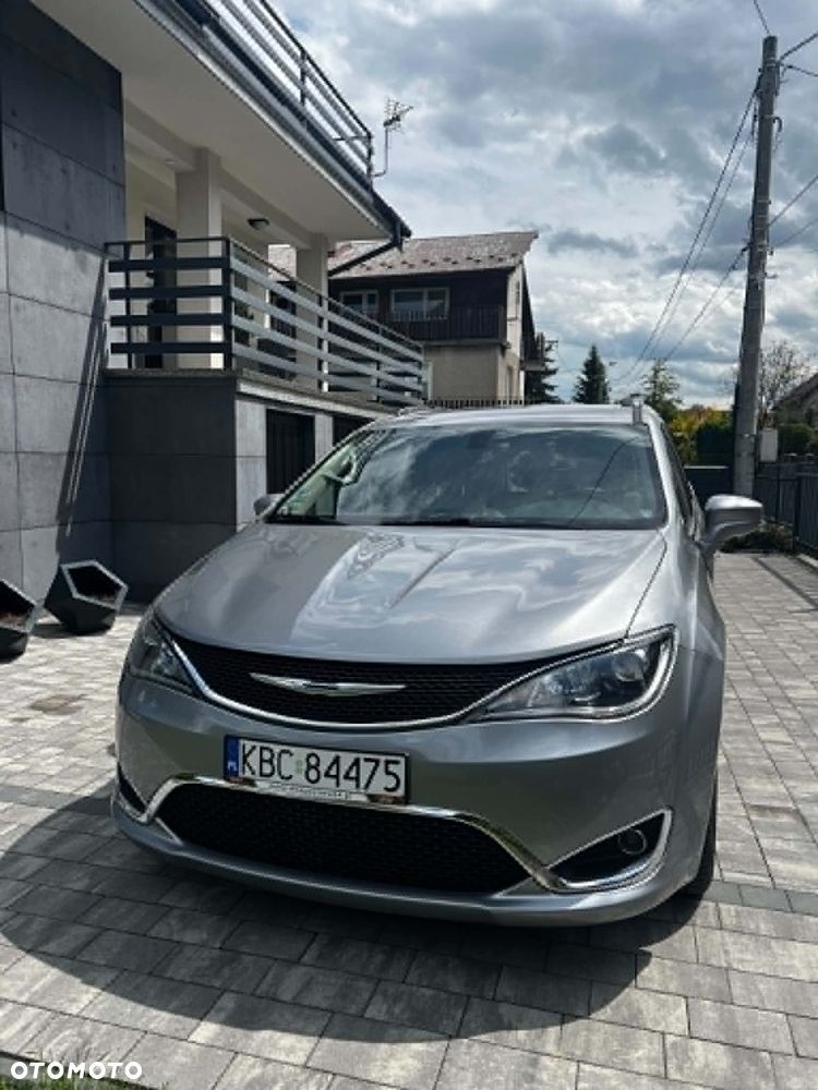Chrysler Pacifica - 1
