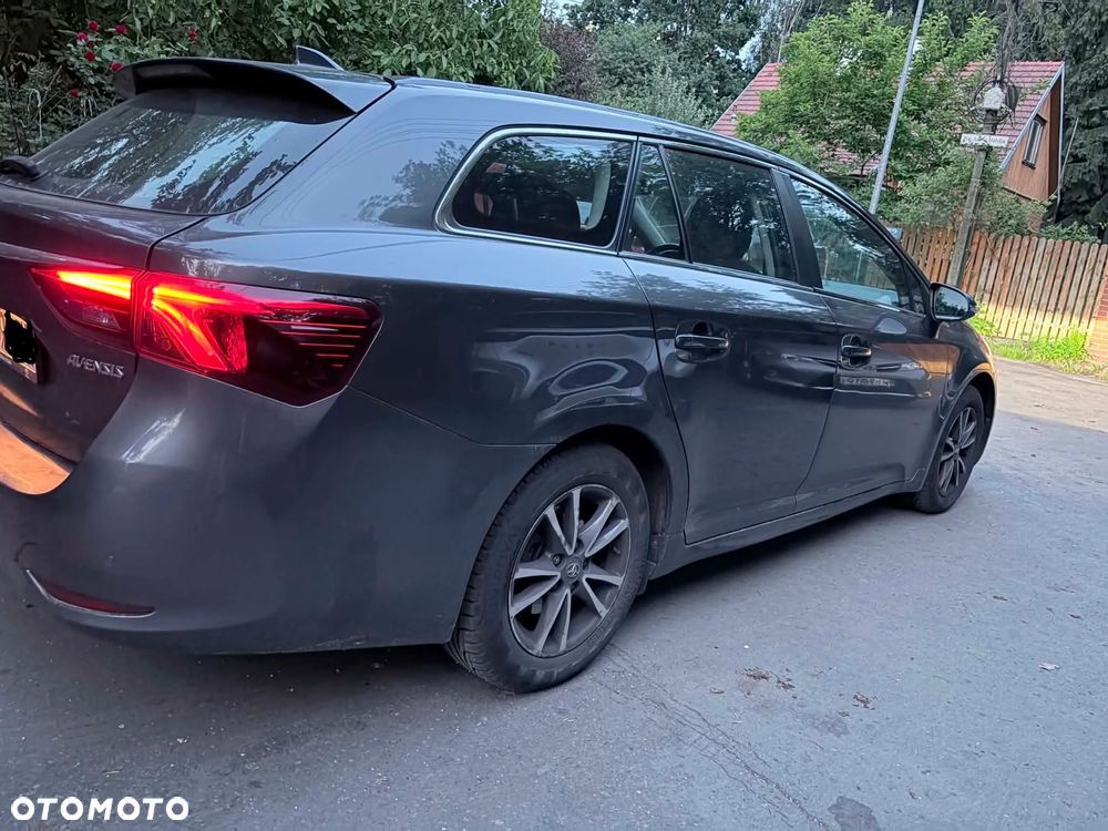 Toyota Avensis 1.8 Premium MS - 7