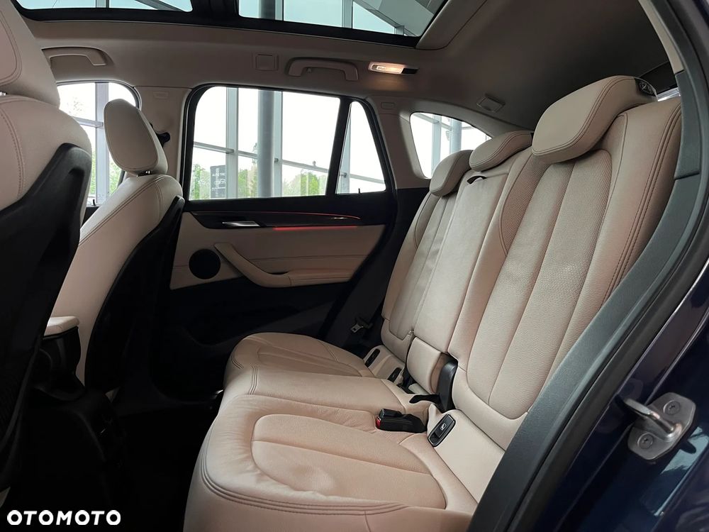 BMW X1 xDrive20d Sport Line - 23