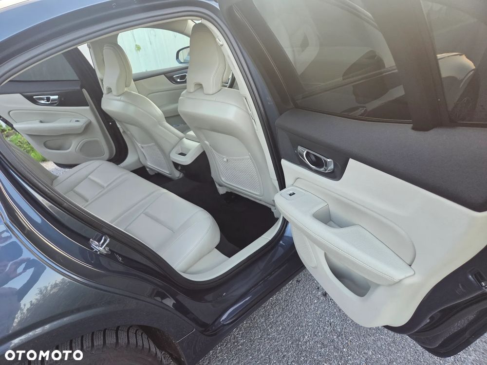 Volvo S60 T6 AWD R-Design - 17
