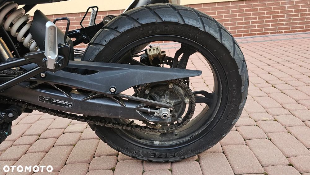 BMW G - 19