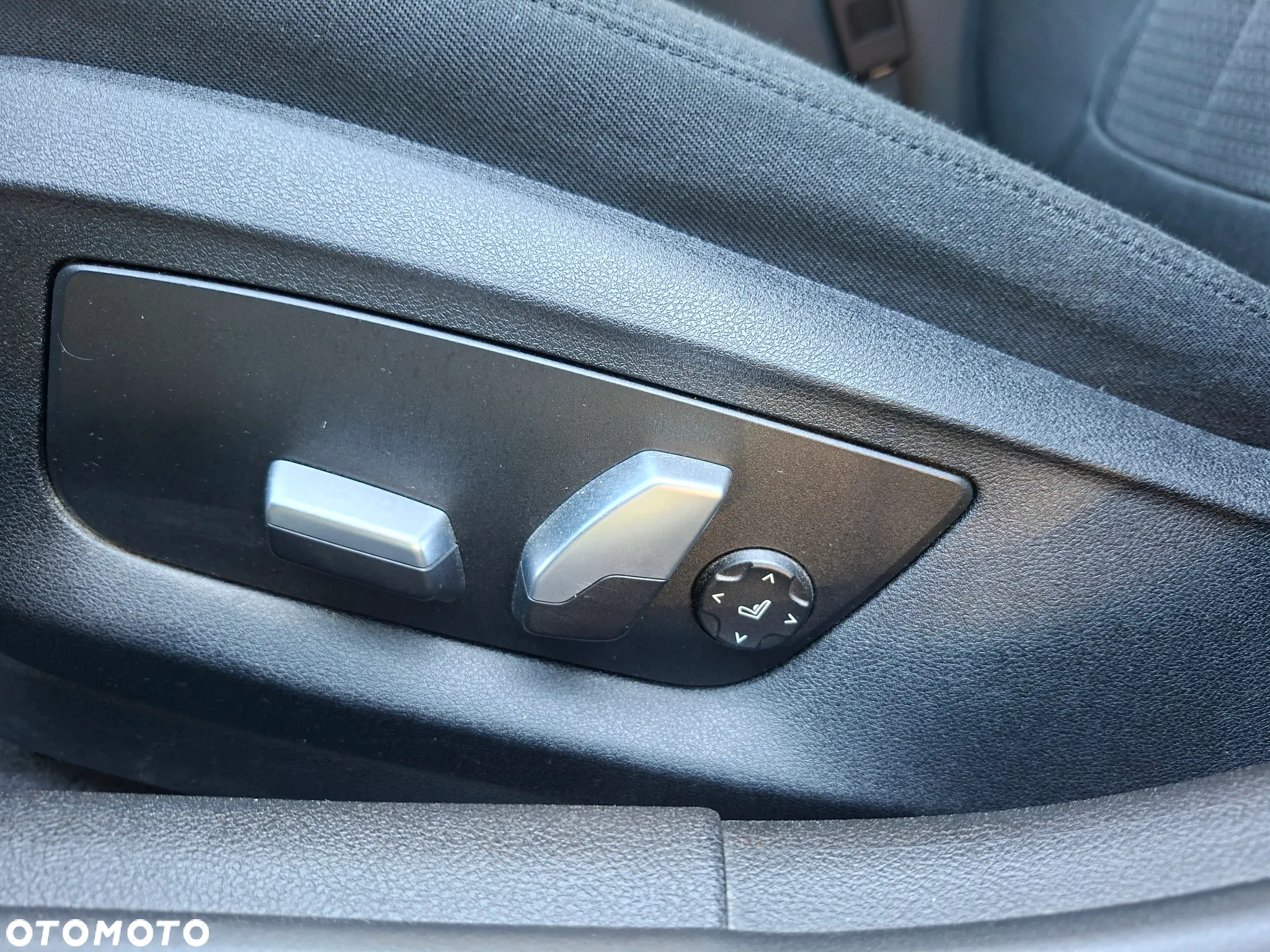 BMW Seria 5 518d - 11