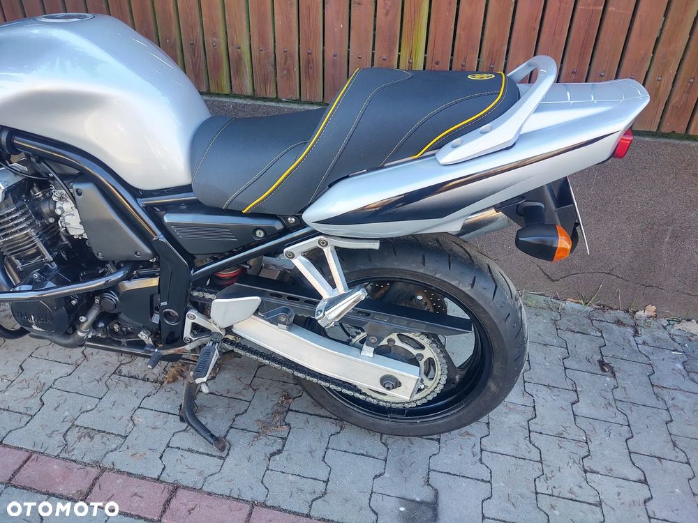 Yamaha FZS - 5