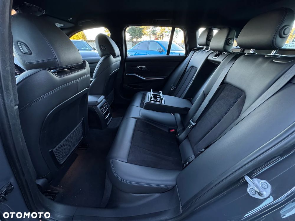 BMW Seria 3 330e xDrive M Sport sport - 26