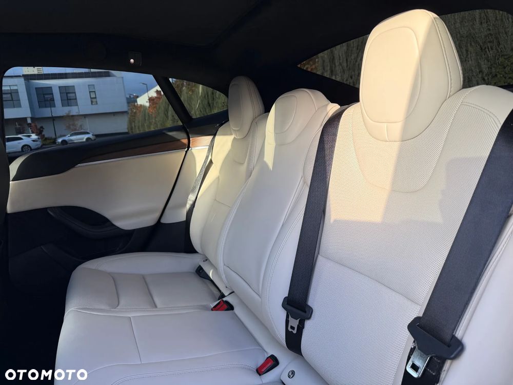Tesla Model S Long Range AWD - 26