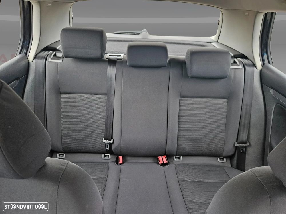 VW Golf 1.9 TDi BlueM. Confortline - 23