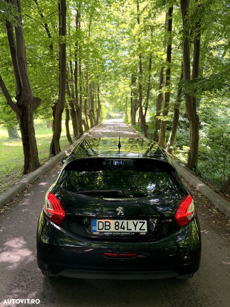 Peugeot 208 - 13
