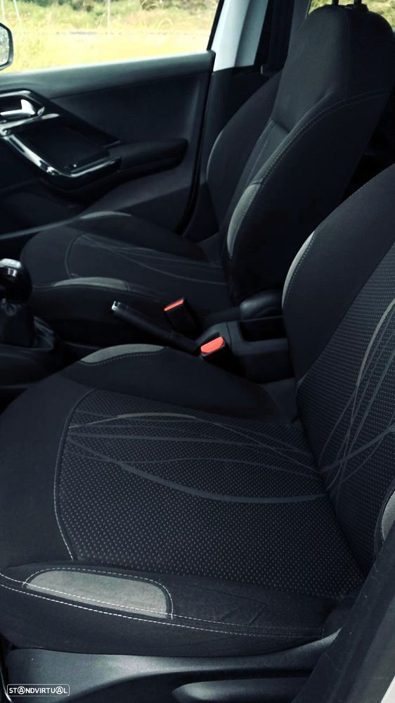 Peugeot 208 1.4 HDi Active - 8
