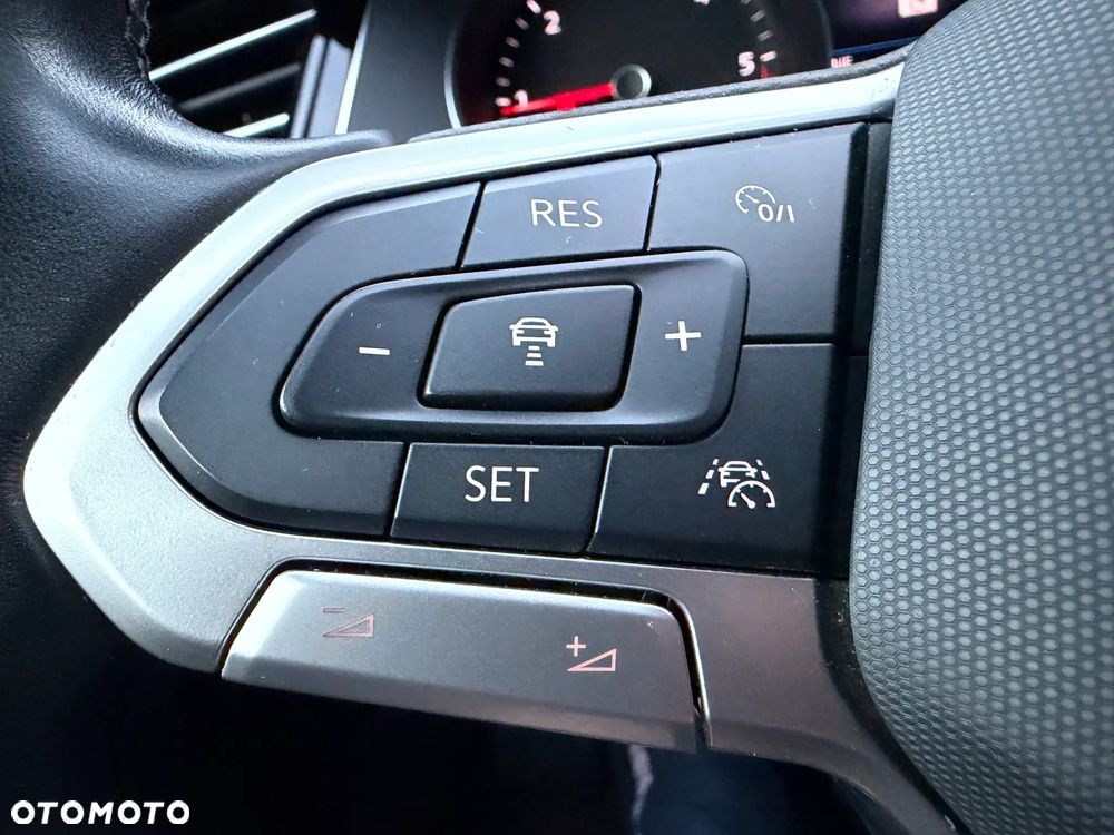 Volkswagen Passat - 17