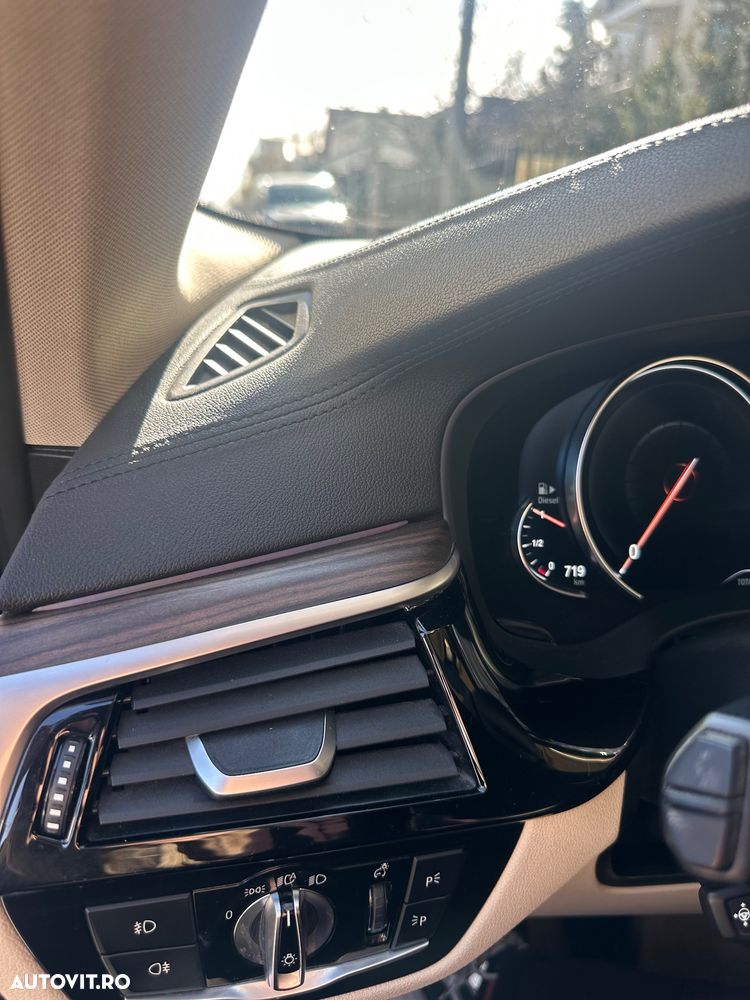 BMW Seria 5 530d xDrive AT - 17