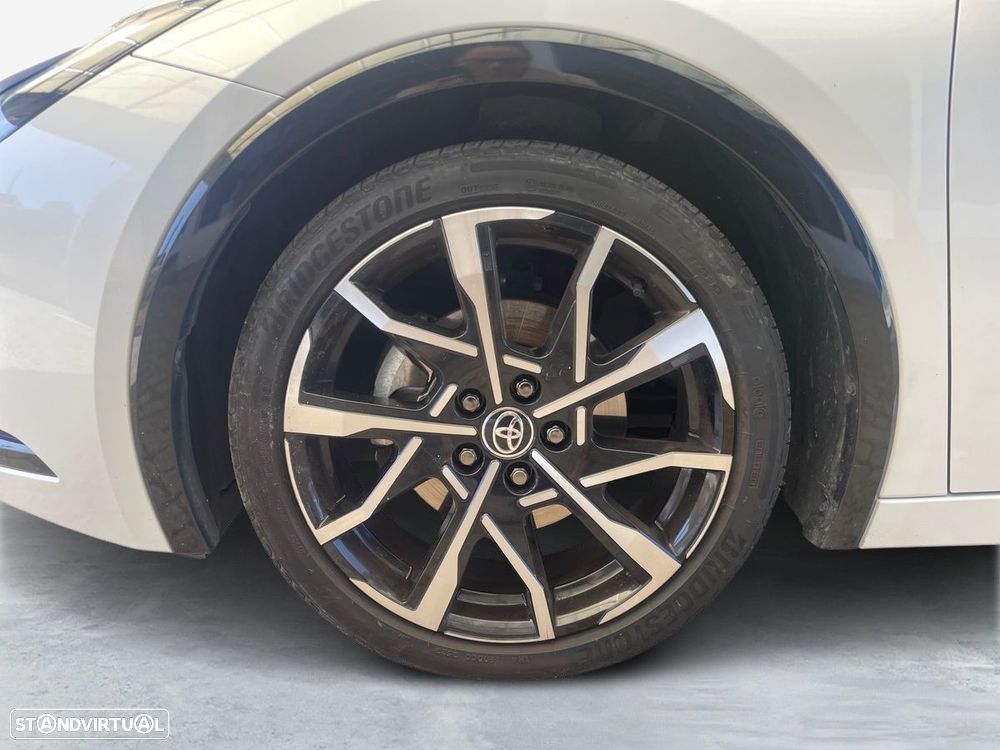 Toyota Prius 2.0 Plug-in Luxury - 17