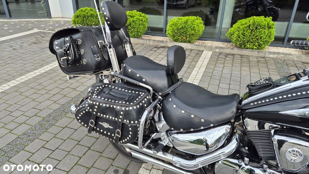 Suzuki Intruder - 10