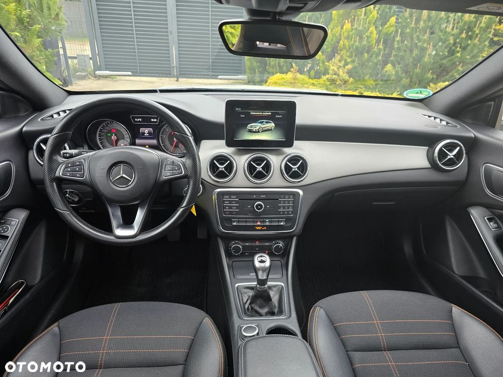 Mercedes-Benz CLA 180 Peak Edition - 20