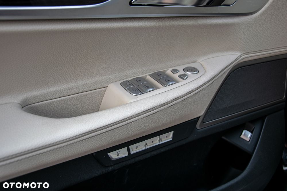 BMW Seria 7 740d xDrive - 33
