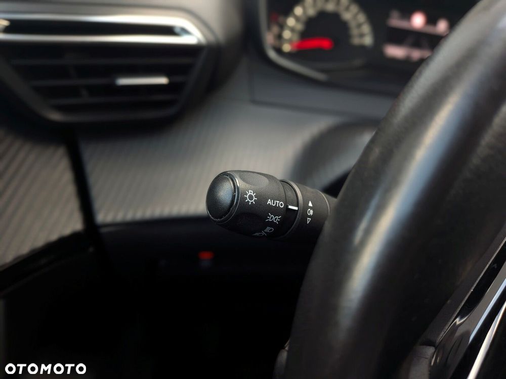 Peugeot 2008 1.2 PureTech Active Pack S&S EAT8 - 23