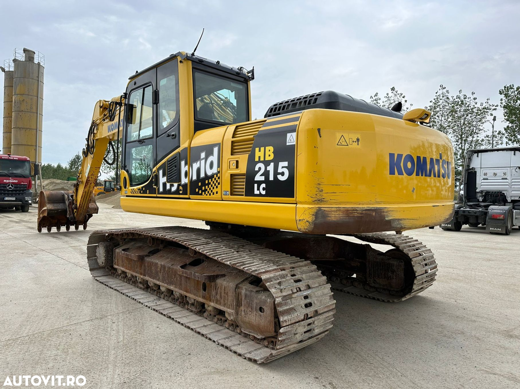 Komatsu HB215C Hybrid Excavator - 3
