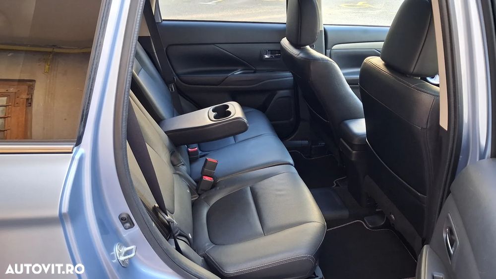 Mitsubishi Outlander 2.0 Litre DOHC MIVEC 4WD Instyle Navi - 9