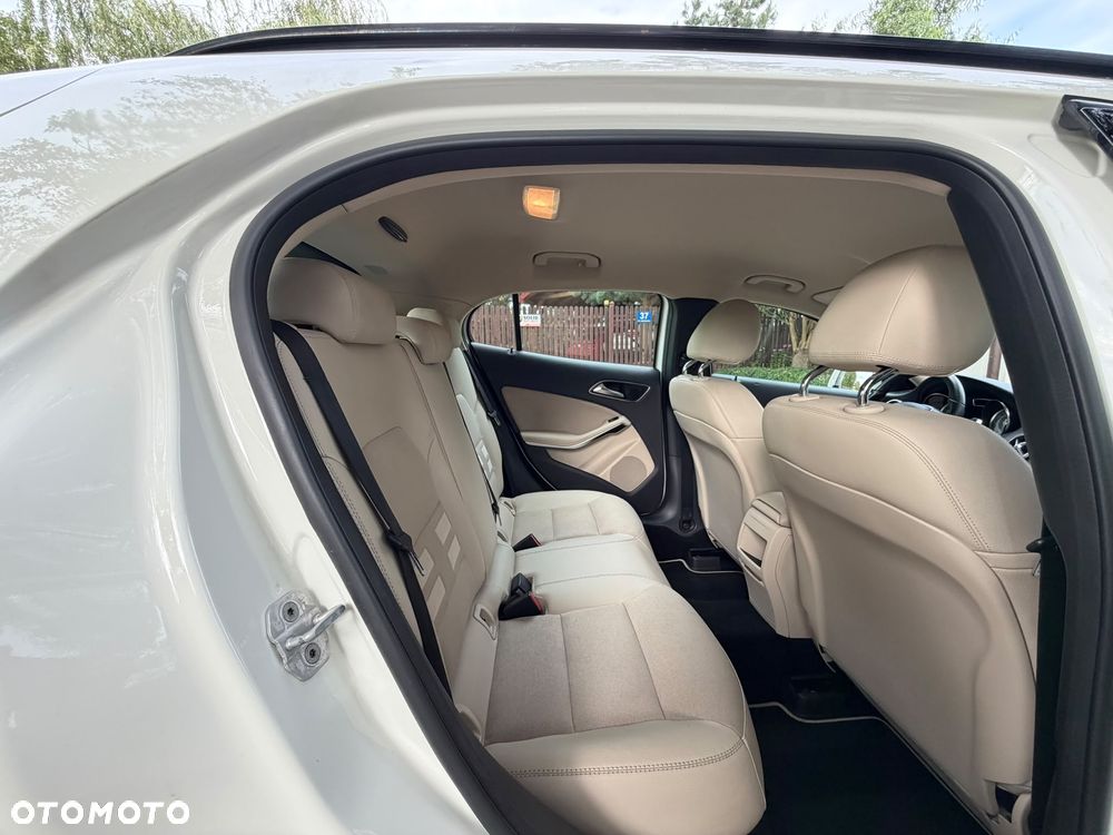 Mercedes-Benz GLA 200 7G-DCT Style - 30