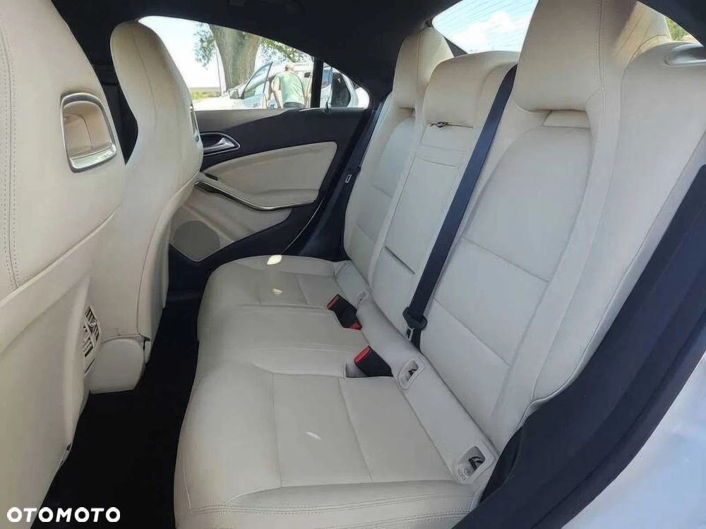 Mercedes-Benz CLA 250 4-Matic - 8