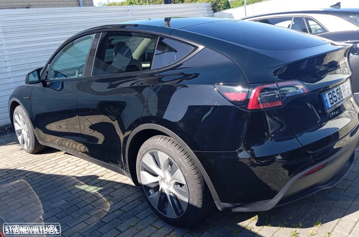 Tesla Model Y RWD - 2
