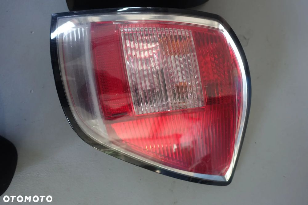 LAMPA  PRAWY TYŁ ASTRA H KOMBI - 1