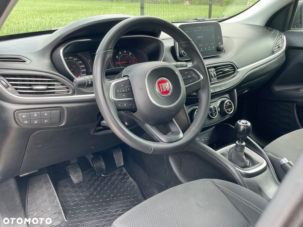 Fiat Tipo 1.4 16V Lounge EU6d - 8