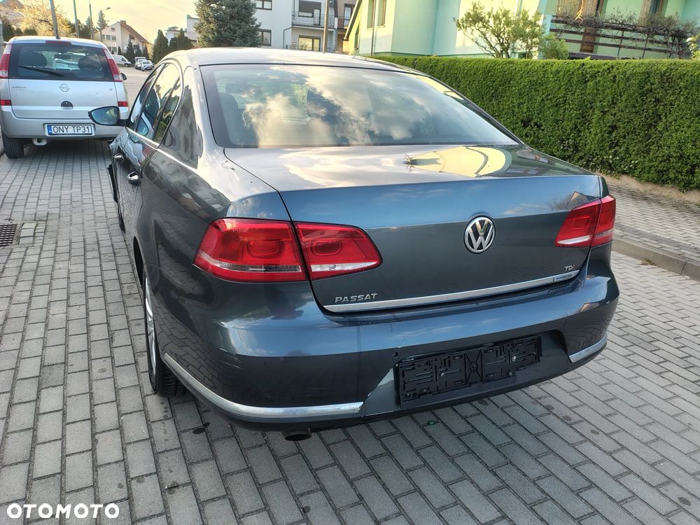 Volkswagen Passat - 4